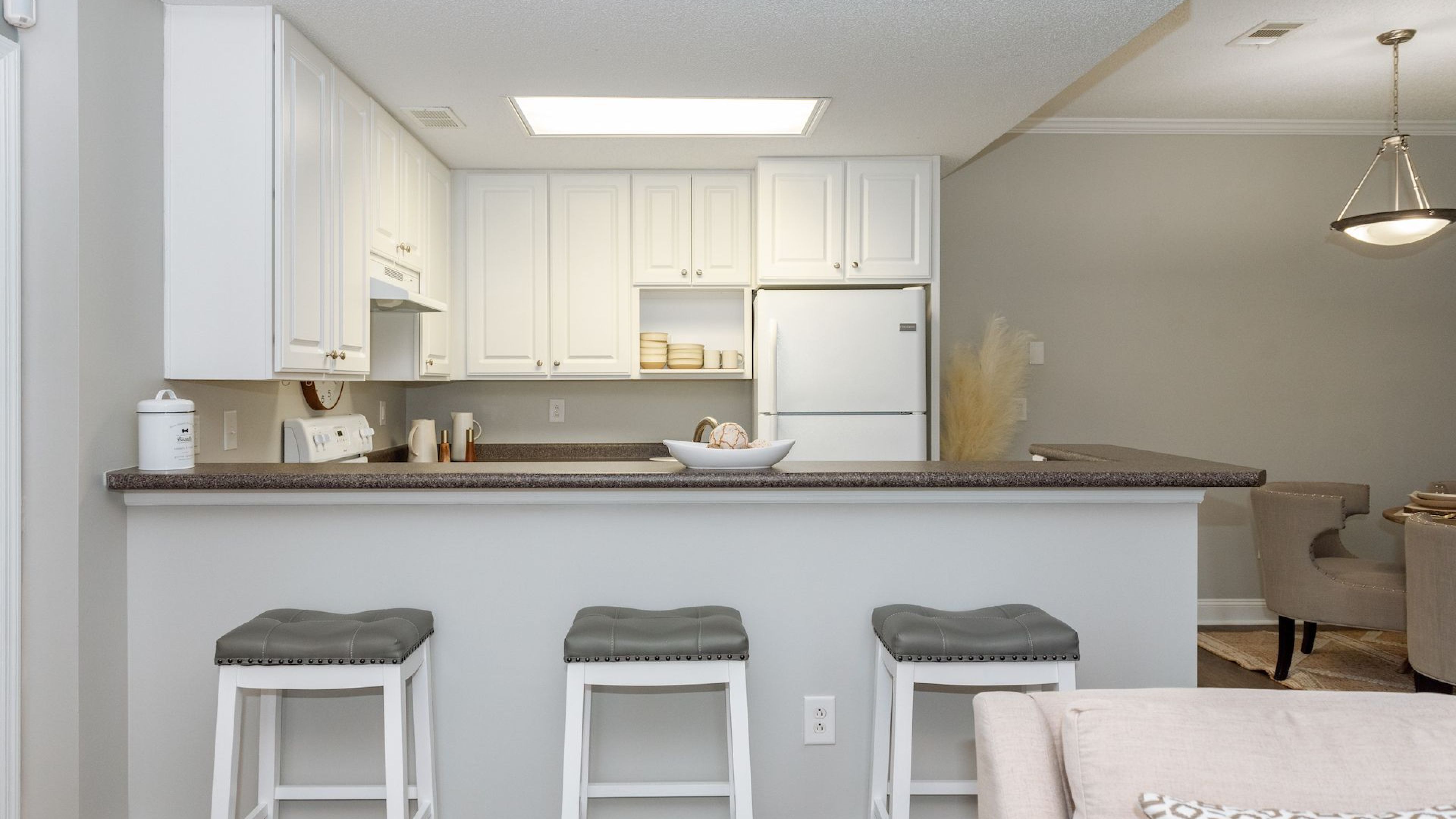 Open kitchen bar with modern stools in the Hawthorne Meadowview apartment homes, Warner Robins